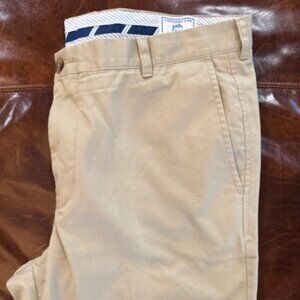 Southern Tide The Skipjack Classic Fit Chino Pants in Khaki